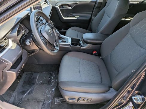 Used 2025 Toyota RAV4 XLE AWD/4WD image 15