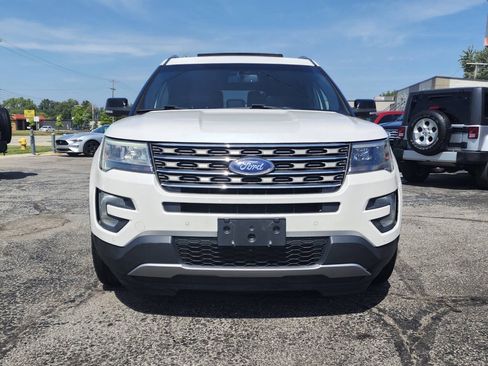Used 2017 Ford Explorer XLT w/ Equipment Group 202A AWD/4WD image 6