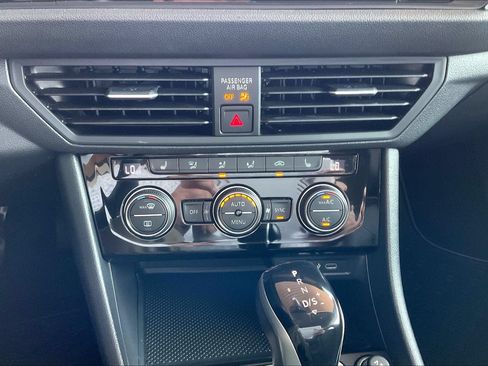 Used 2024 Volkswagen Jetta SE FWD image 14