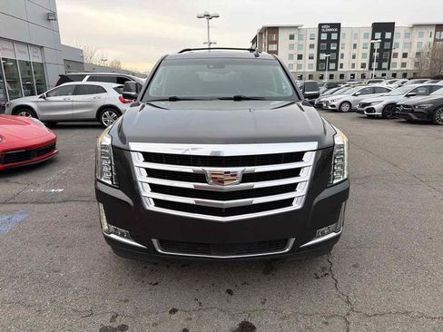 Used 2018 Cadillac Escalade ESV Premium Luxury image 8