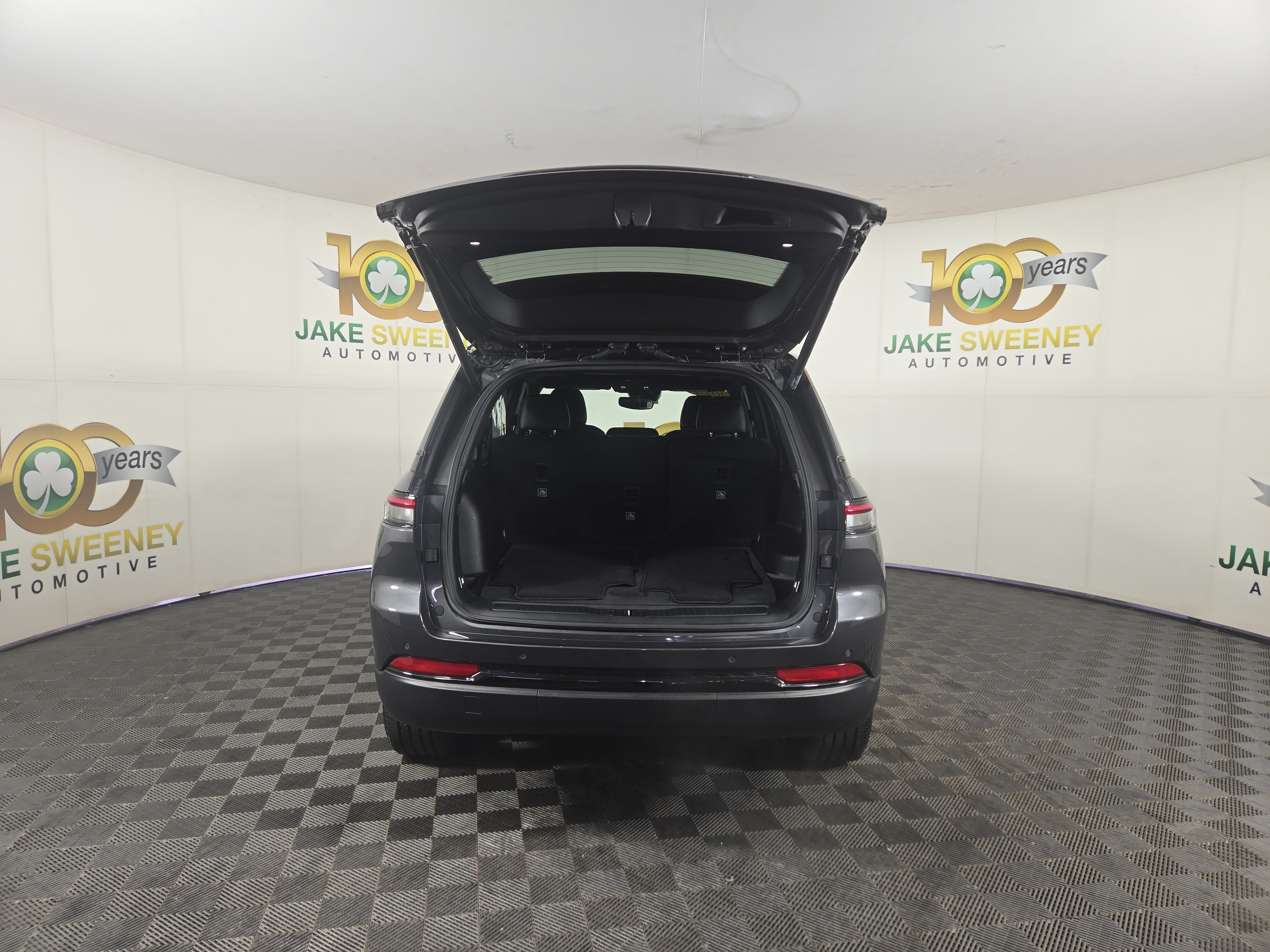 Used 2023 Jeep Grand Cherokee Altitude AWD/4WD image 33