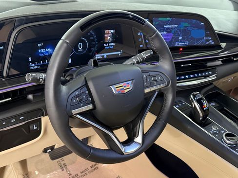 Used 2024 Cadillac Escalade ESV Premium Luxury AWD/4WD image 4