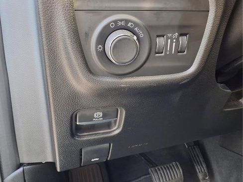 Used 2023 Jeep Grand Cherokee Altitude AWD/4WD image 22