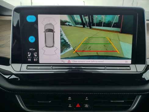 Used 2024 Volkswagen Atlas SE image 4