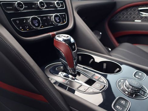 Used 2023 Bentley Bentayga Speed AWD/4WD image 19