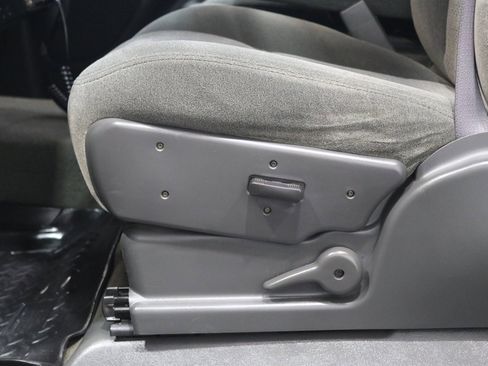 Used 2005 Chevrolet Silverado 2500 LS w/ Heavy-Duty Power Package image 66