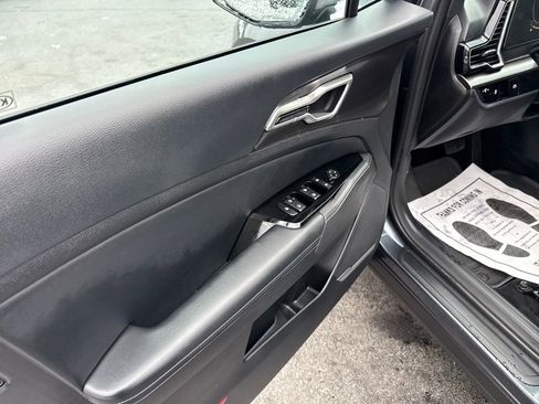 Used 2023 Kia Sportage EX image 11