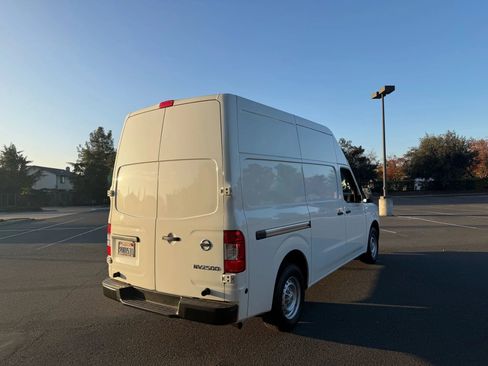 Used 2021 Nissan NV 2500 S image 10