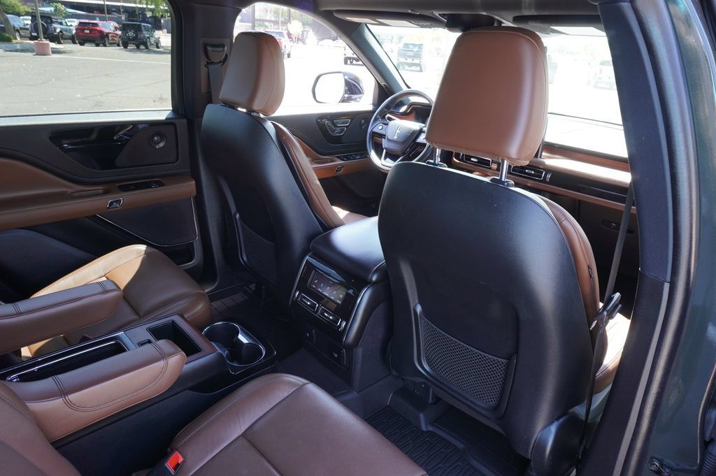 Used 2023 Lincoln Aviator Reserve w/ Equipment Group 201A RWD image 12