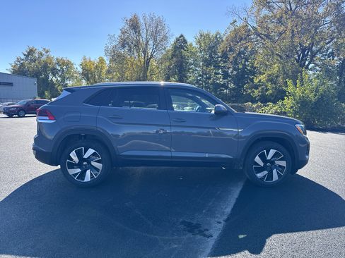 New 2026 Volkswagen Atlas Cross Sport SE image 4