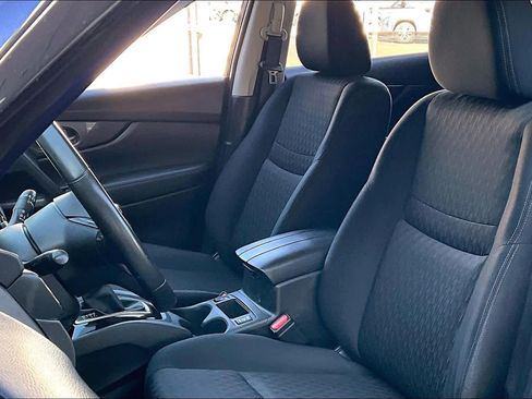 Used 2019 Nissan Rogue SV image 7