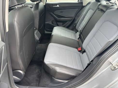 Used 2025 Volkswagen Jetta SE image 22