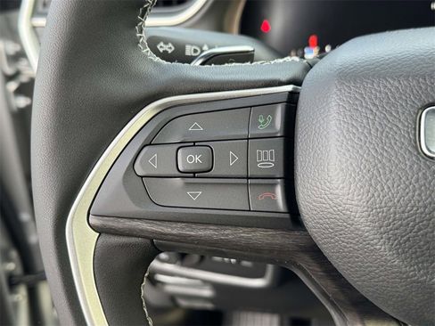 New 2025 Jeep Grand Cherokee Limited w/ Black Appearance Package image 22