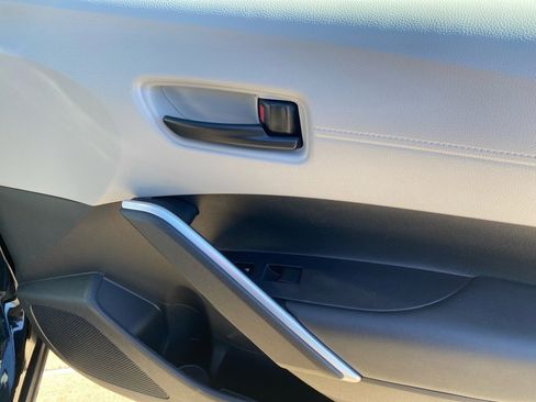 Used 2023 Toyota Corolla Cross L image 34