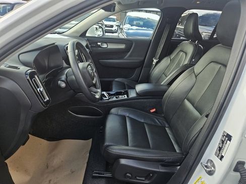 Used 2024 Volvo XC40 B5 Ultimate w/ Protection Package Premier image 25