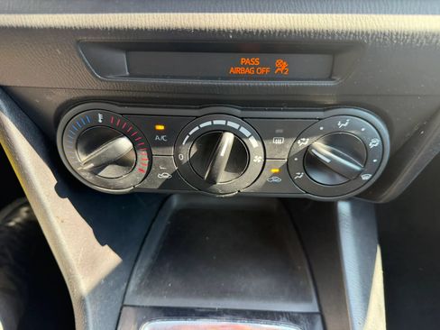 Used 2018 MAZDA MAZDA3 Sport FWD image 19