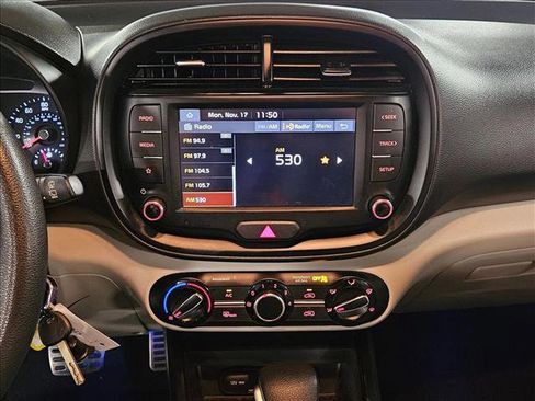 Used 2022 Kia Soul LX image 14