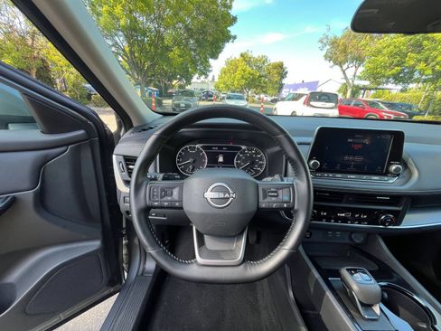 Used 2025 Nissan Rogue SV AWD/4WD image 36