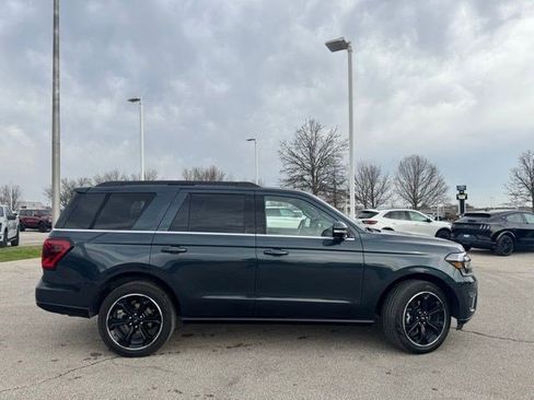 Used 2024 Ford Expedition Limited image 9