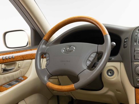 Used 2005 Lexus LS 430 RWD image 10