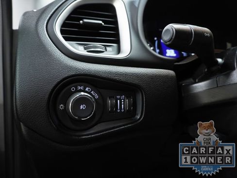 Used 2019 Jeep Renegade Latitude AWD/4WD image 21