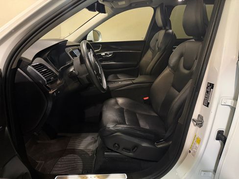Used 2017 Volvo XC90 T6 Momentum w/ Vision Package image 9