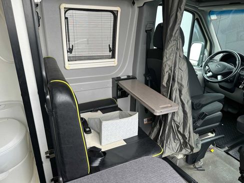 Used 2018 Mercedes-Benz Sprinter 2500 image 15