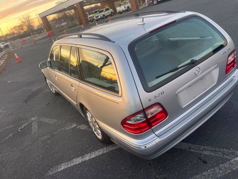 Used 2001 Mercedes-Benz E 320 4MATIC Wagon image 7