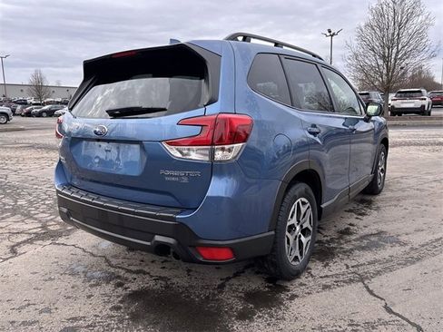 Used 2023 Subaru Forester Premium image 11