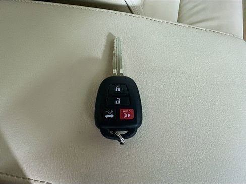 Used 2016 Toyota Camry XLE FWD image 39