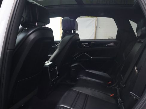 Used 2021 Porsche Cayenne image 15