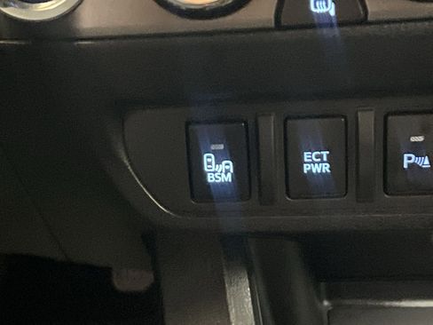 Used 2019 Toyota Tacoma TRD Sport w/ TRD Premium Sport Package AWD/4WD image 33