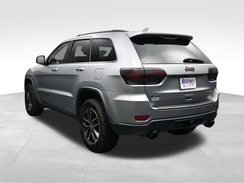 Used 2018 Jeep Grand Cherokee Trailhawk w/ Trailhawk Luxury Group AWD/4WD image 3