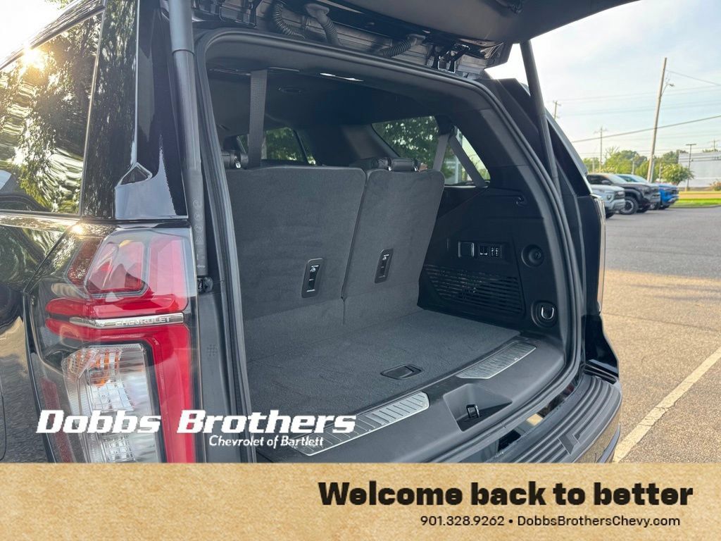 Used 2023 Chevrolet Tahoe Z71 w/ Luxury Package AWD/4WD image 38