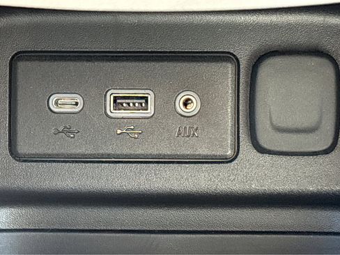 Used 2023 Chevrolet Equinox LS w/ Midnight Edition image 8