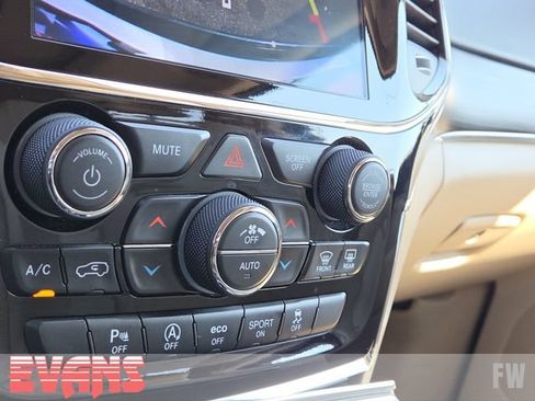 Used 2019 Jeep Grand Cherokee Limited AWD/4WD image 10