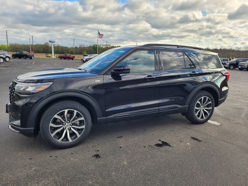 New 2026 Ford Explorer ST-Line AWD/4WD image 1