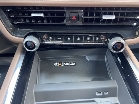 Used 2025 Chevrolet Tahoe High Country RWD image 21