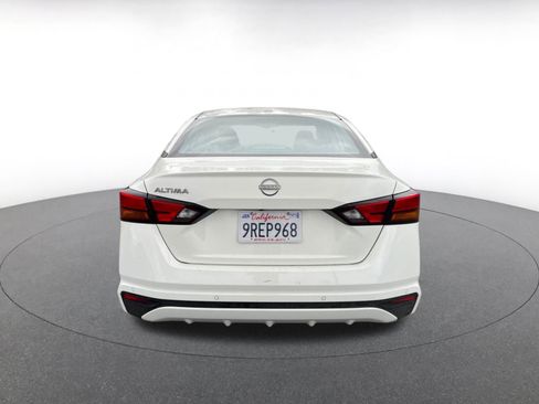 Used 2025 Nissan Altima 2.5 SV FWD image 8