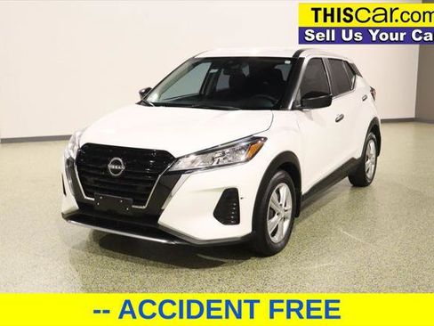 Used 2023 Nissan Kicks S image 3