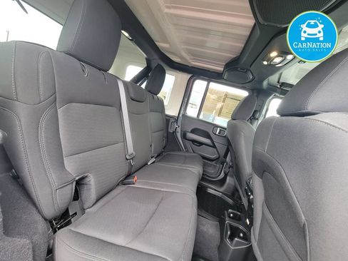 Used 2021 Jeep Wrangler Unlimited Sahara w/ Uconnect 4C Nav & Sound Group AWD/4WD image 9