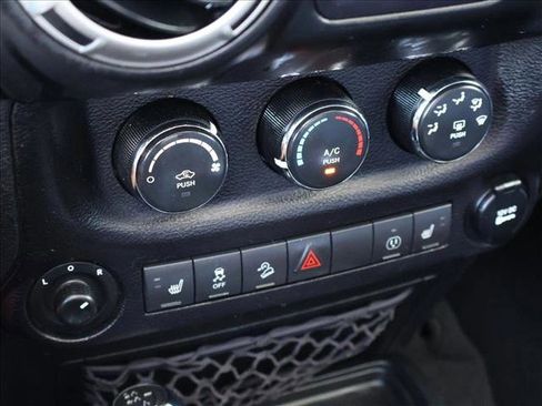 Used 2017 Jeep Wrangler Unlimited Sahara w/ Connectivity Group AWD/4WD image 20