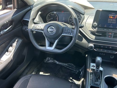 Used 2022 Nissan Altima 2.5 SV FWD image 16