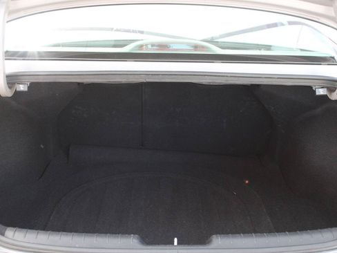 Used 2025 Hyundai Elantra SEL FWD image 5