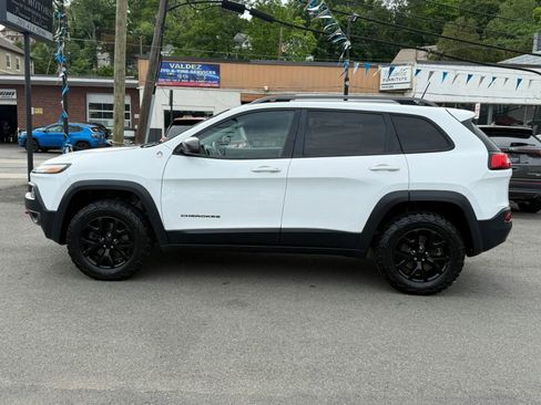 Used 2015 Jeep Cherokee Trailhawk w/ Leather Interior Group AWD/4WD image 4
