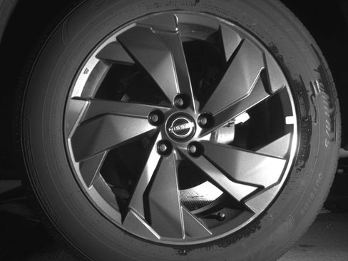Used 2025 Nissan Rogue SV FWD image 17