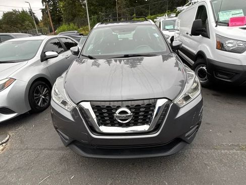 Used 2019 Nissan Kicks SV w/ Exterior Package FWD image 2