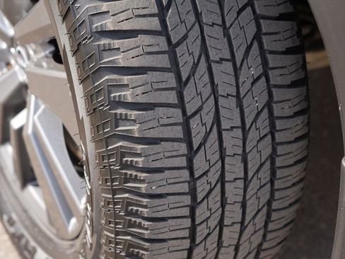 Used 2023 Nissan Pathfinder SV image 36