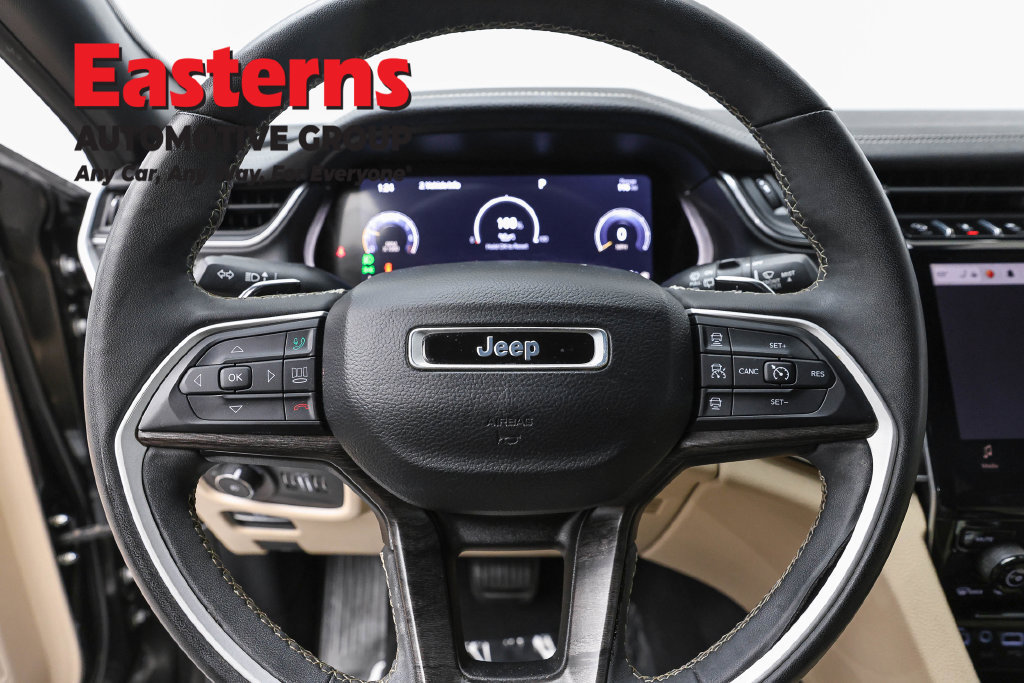 Used 2023 Jeep Grand Cherokee L Limited AWD/4WD image 11