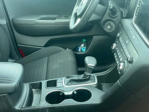 Used 2020 Kia Sportage LX w/ LX Popular Package image 6